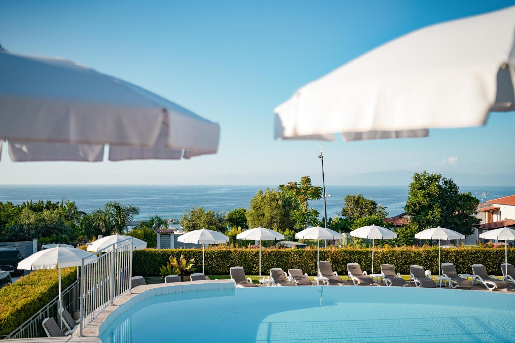 Sentido Michelizia Tropea Resort Luaran gambar