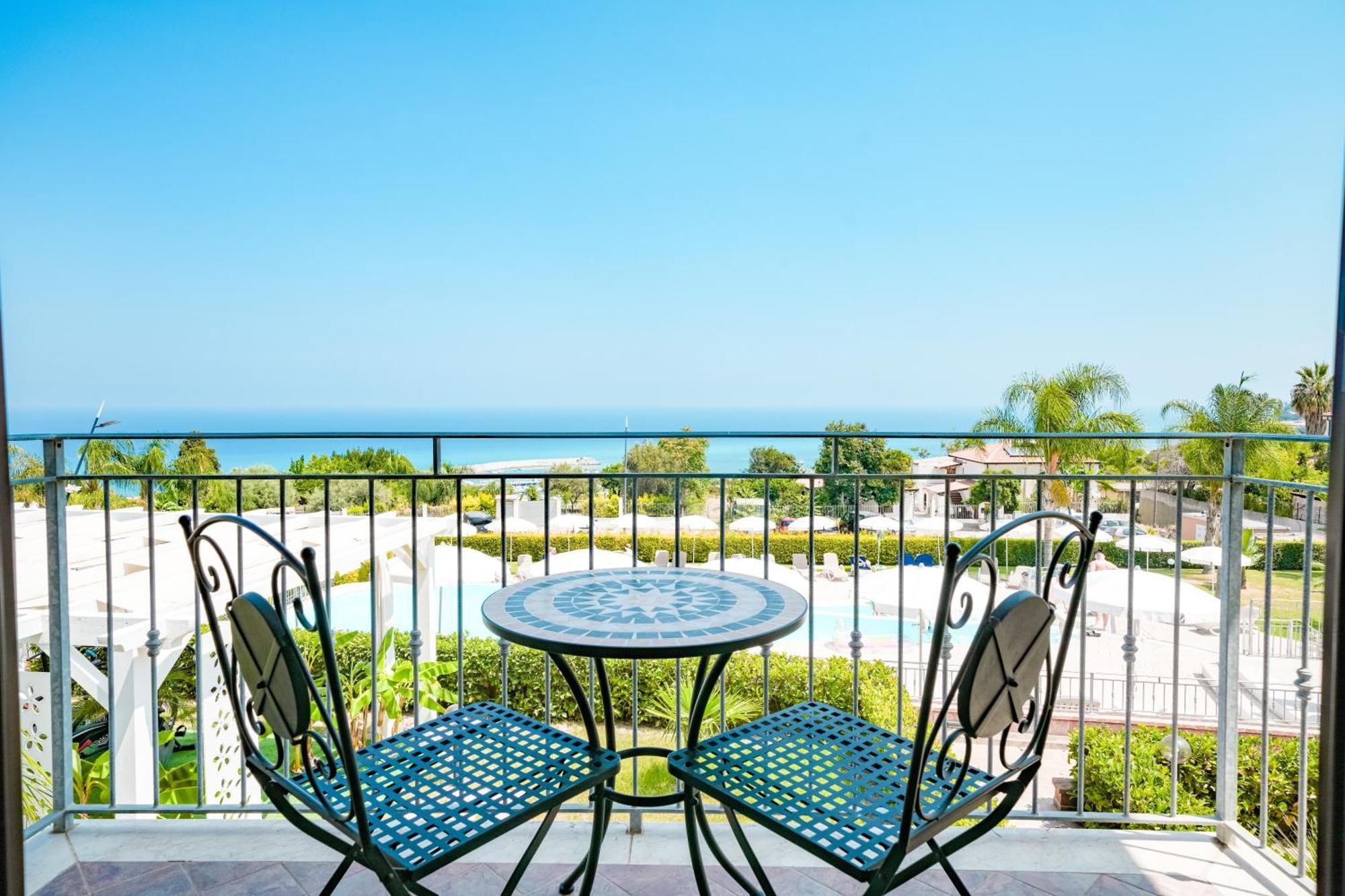 Sentido Michelizia Tropea Resort Luaran gambar